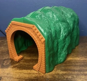 TOMY Thomas Trackmaster MOUNTAIN TUNNEL Vintage USA Seller - Picture 1 of 6