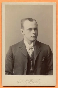 Medford, OR, Portrait eines jungen Mannes, von Rifenburg & Murphy, um 1890 - Bild 1 von 2