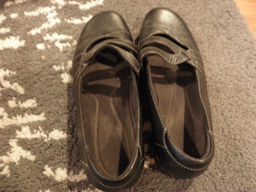 Scarpe donna Clarks 8 larghe nere punta tonda ballerine pelle usate in precedenza