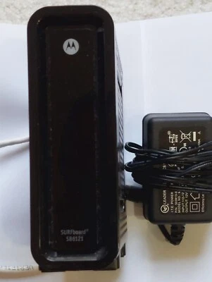 Motorola SURFboard Modem SB6121 with adaptor - Image 1 of 3