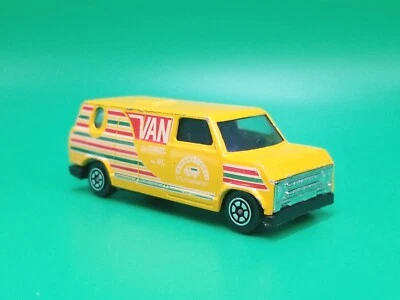 Yatming 1970 Ford Econoline Van Amarelo Torneio Internacional Interior Preto - Imagem 1 de 4