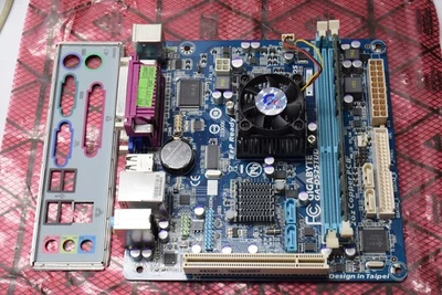 Gigabyte GA-D525TUD Mini-ITX Intel Atom D525 Motherboard + 2GB RAM - TESTED - Image 1 of 2