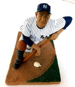Catcher Yogi Berra statuina ceramica, NY Yankees, 2004, ottime condizioni, ha la mazza - Foto 1 di 2