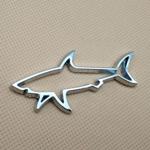 Calcomanía de accesorios para emblema de coche tiburón aleta de metal plateada SUV insignia de pescado - Imagen 1 de 5