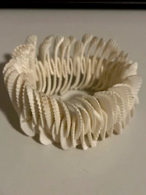 Vintage, Handmade Polished White Stretch Shell Bracelet  Bangle — 第 1/4 张图片