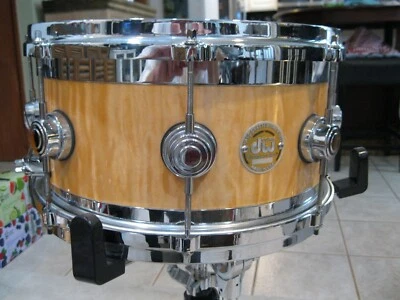 Tambor taller 13 x 8 pulgadas borde caja acolchado arce alto brillo con anillos de latón Foto 1 de 4