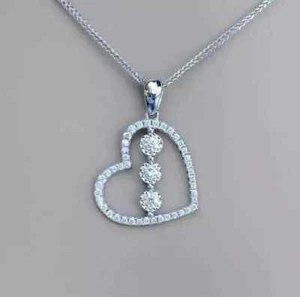 Colgante de corazón de diamantes creados en laboratorio de corte redondo de 2 quilates enchapado en oro blanco de 14 quilates - Imagen 1 de 4