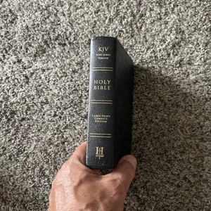 Leather Holy Bible King James Version. Large Print Compact Edition. Holman - Imagen 1 de 7