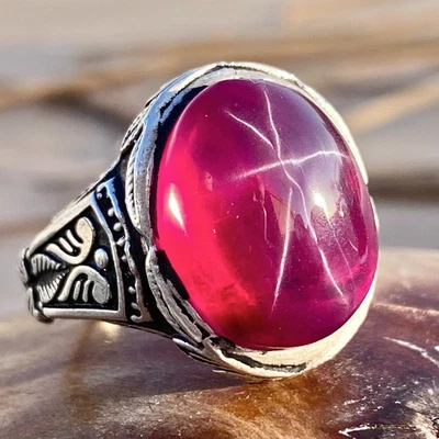 Anillo de plata de ley 925 natural para hombre con rubí único de seis rayos estrellaياقوت نجمي Foto 1 de 4