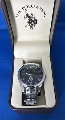 Reloj US Polo ASSN esfera gris caja redonda acero inoxidable correa de eslabones Foto 1 de 4