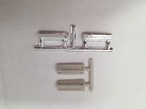 1957 Chevrolet 283 V8 CYLINDER HEADS VALVE COVERS from AMT 1:25 Model 57 Chevy - Picture 1 of 10