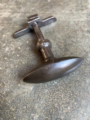 Ancienne poignée de porte en fer forgé,serrure ferrure penture heurtoir targette - Photo 1/2