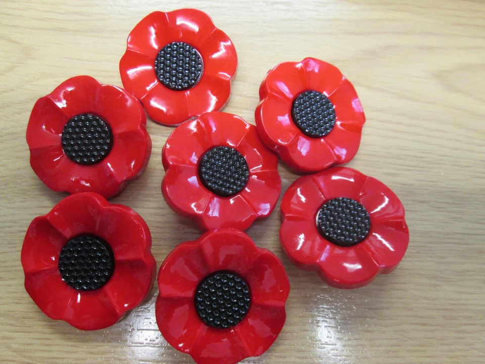 5 or 10 Red Poppy Buttons 18mm,  21mm or 38mm Flower Buttons Poppies Daisies - Image 1 of 1