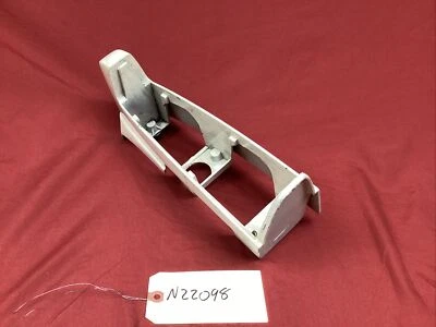 1987-1988 CADILLAC DEVILLE FLEETWOOD RIGHT HAND TAIL LIGHT EXTENSION 20732276 - Image 1 of 4