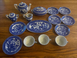 Vintage Made In Occupied Japan Child's Tea Set Blue Willow - 18 pieces Read