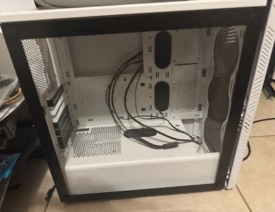 Corsair 275R Airflow Tempered Glass Mid-Tower Gaming Case - White - Image 1 of 3