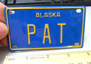 Neuheit ALASKA Metall Fahrrad Kennzeichen, 80er Jahre blau & gold geprägt, PAT - Bild 1 von 2