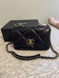 CHANEL 19 Crossbody Black Leather - Picture 1 of 17