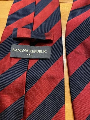 Banana Republic 100% 真丝男式领带 - 领带 - 海军蓝和红色条纹 — 第 1/4 张图片