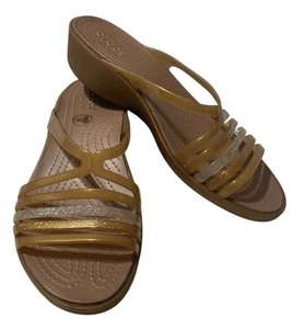 Sandalias Crocs Isabella para mujer 8 tiras bronce dorado gelatina sin cordones cuña nuevas sin etiquetas - Imagen 1 de 10