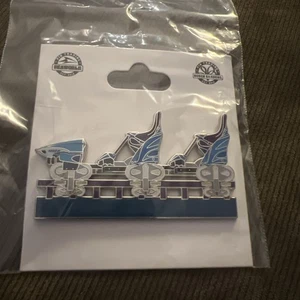 Seaworld Orlando Mako  Roller Coaster Train Car Pin - Bild 1 von 2