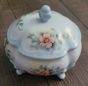 Vintage Blue Porcelain Footed Pink Yellow Roses Powder / Trinket Vanity Box - Picture 1 of 9
