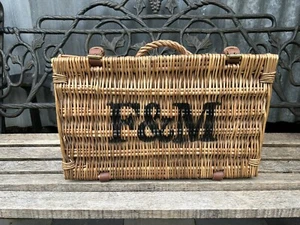 FORTNUM AND MASON F&M SMALL PICNIC HAMPER WICKER BASKET F&M LEATHER STRAPS - Picture 1 of 6