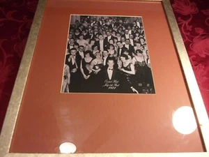 THE SHINING OVERLOOK BALLROOM SZENE IN GOLDRAHMEN MIT ROTEM PASSEPARTOUTRAHMEN 21,5x17,5 - Bild 1 von 12