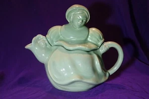 REDWING POTTERY TEAPOT Celadon GREEN Peasant GIRL Katrina GYPSY TRAIL #260 - Picture 1 of 10