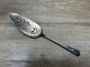 Vintage WM Rogers MFG Co. Desire Pattern Extra Plate Pie / Cake Server - Picture 1 of 8