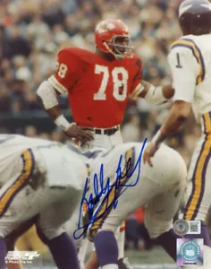 BOBBY BELL SIGNED AUTOGRAPHED 8x10 PHOTO KANSAS CITY CHIEFS LEGEND BECKETT BAS - Picture 1 of 2
