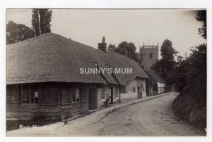 OXFORDSHIRE, EAST HENDRED, DORFSZENE, LADEN, RP - Bild 1 von 2