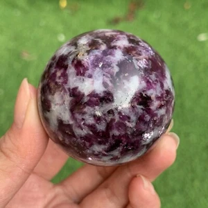 167g Natural purple lepidolite mica Sphere Mineral Crystal Healing flashy - Imagen 1 de 10