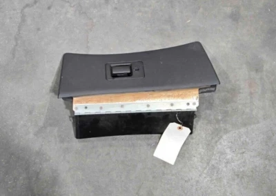 GUANTERA FORD MUSTANG 1994-1998 GRIS CARBÓN CON PESTILLO USADA OEM Foto 1 de 4