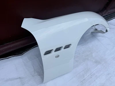 Guardabarros delantero izquierdo Maserati GranTurismo 2014 OEM - blanco - excelente estado Foto 1 de 4