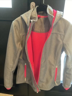 Softshelljacke Mädchen Größe 164 von Ernstings Family Grau mit Kapuze Top - Bild 1 von 4