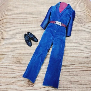 Vintage Superstar Ken bambola tuta scarpe cintura blu velluto vestito 1977 - Foto 1 di 8