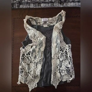 women small gray spaghetti strap tank, and ivory lace sleeveless overlay top - Bild 1 von 3