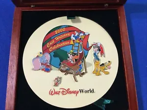 Disney Pin - Walt Disney World 2000 Cast Holiday Celebration 5 Pin Set Wood Box - Picture 1 of 6