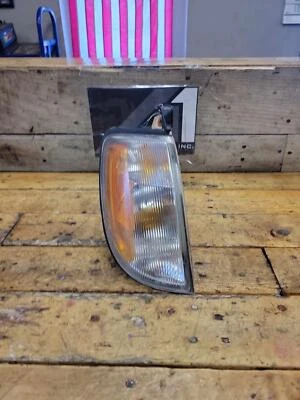 FITS 98-00 NISSAN FRONTIER RIGHT FRONT PASSENGER PARK LAMP TURN SIGNAL FENDER Foto 1 de 4