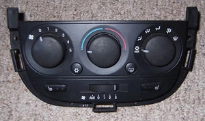 05 - 07 Controlador de HVAC Saturn Relay con AC trasero y controles de asiento térmico OEM - Imagen 1 de 10