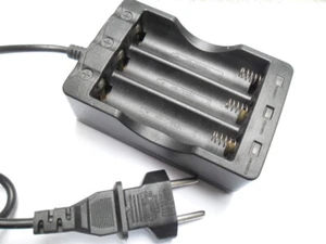 charger/caricabatteria 3 slot - Foto 1 di 1