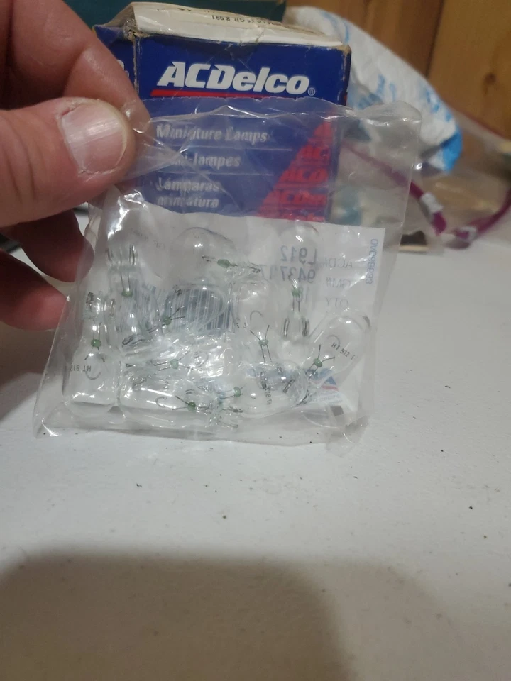 Nuevo NOS ACDelco GM L912 9437173 Paquete de 10 bombillas de parada de montaje alto central Foto 1 de 3
