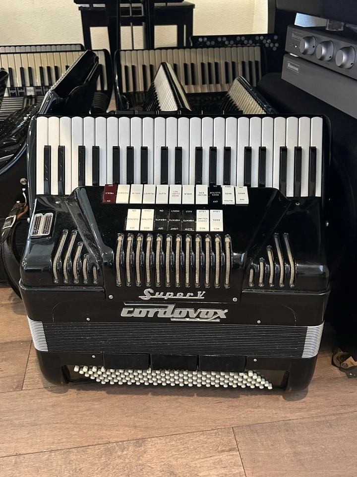 Cordovox Super v аккордеон - Изображение 1 из 4