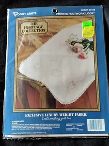 Vogart Embroidery Scarf Tablerunner Stamped Linen Canvas Hearts 8716B NOS - Picture 1 of 6