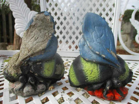 PAIR OLD WEATHERED HONEYBEES VINTAGE CEMENT/CONCRETE GARDEN STATUES Cover
