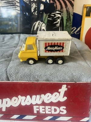 Vintage TONKA MoorMan's Box Truck - Image 1 of 4