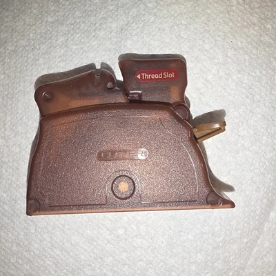 De colección Japón Aguja Enhebrador Escritorio Marrón #4055 Trébol Artesanía Asistencia Costura Foto 1 de 4