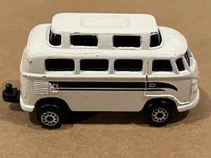 Maisto VW Champer Volkswagen Camper White Die Cast 1:64 - Picture 1 of 5