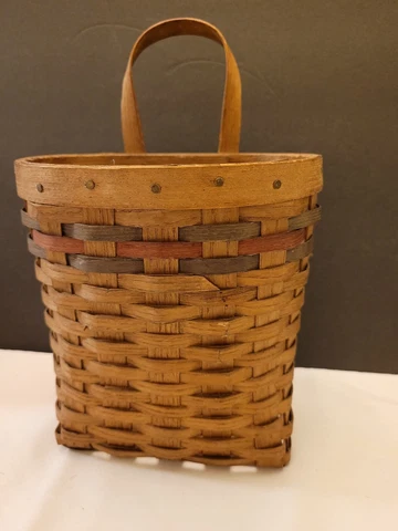 Signed Basket Can't read signature 10" with Handle Cover